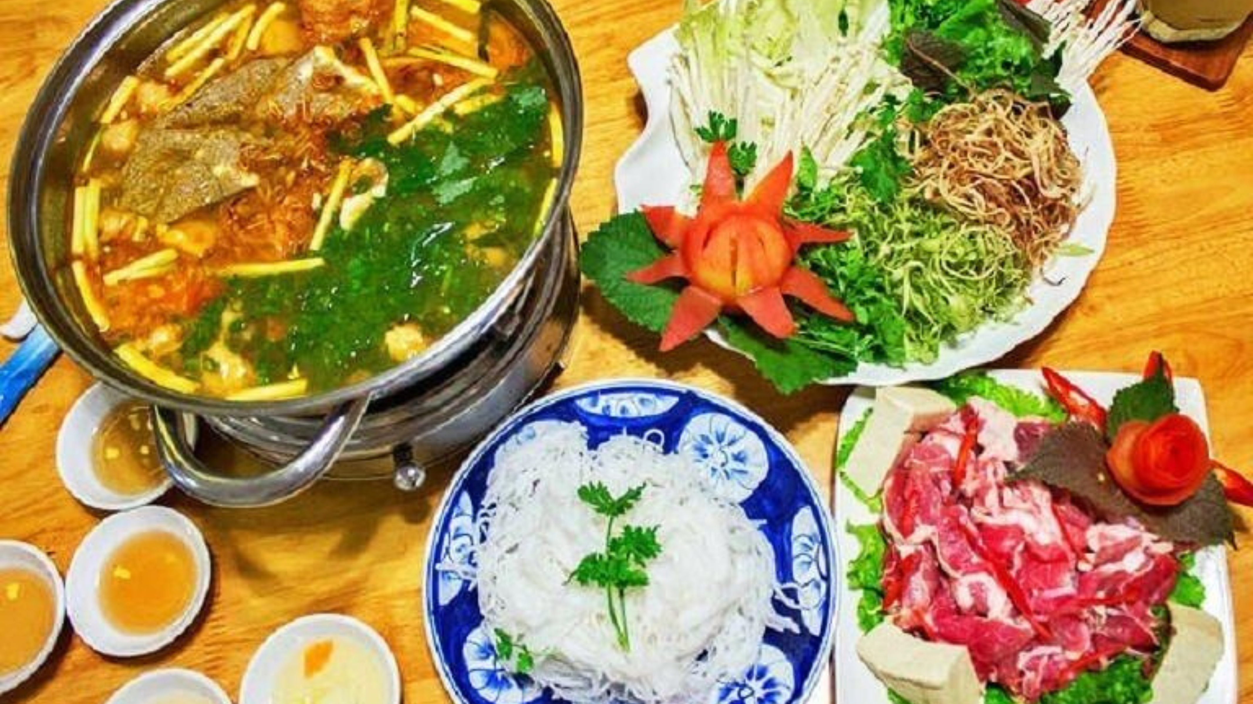 Lẩu riêu cua – bắp bò: Món ăn tuyệt hảo cho bữa tiệc gia đình hay bạn bè